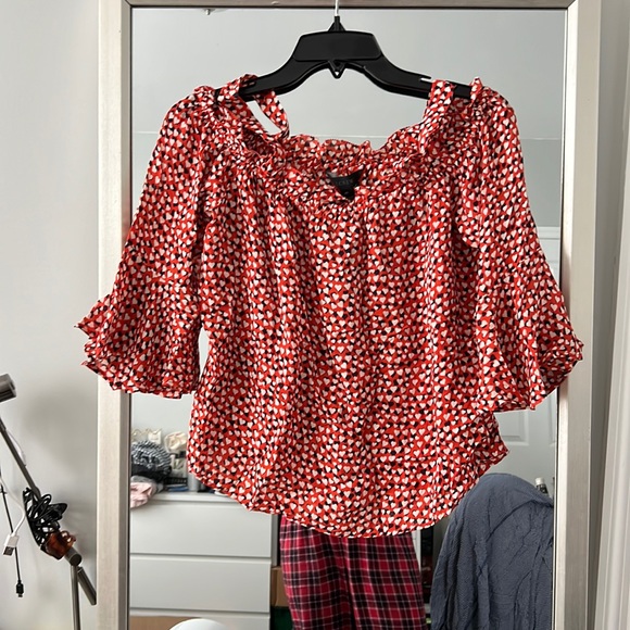 NWT Jcrew Edie textured clip ruffle top cold shoulder heart print - Picture 2 of 4